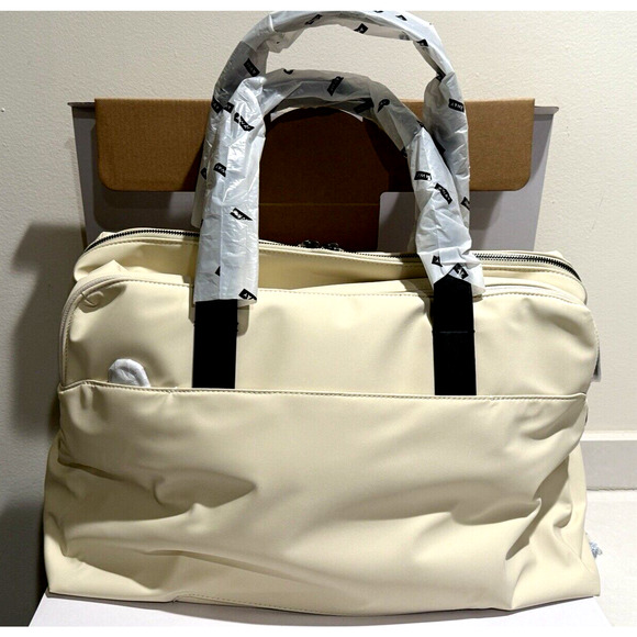 Away Travel The Medium Everywhere Bag 20L Carry On Duffle - Salt White - NEW - Picture 2 of 8